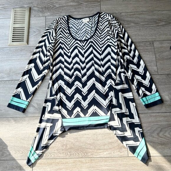 Eci Waves Pattern Draped Asymmetrical Hem Tunics - Picture 4 of 15